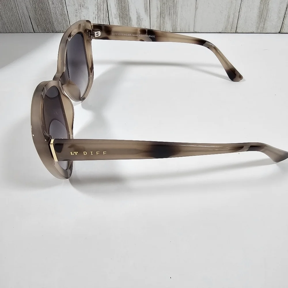 DIFF Designer Eyewear NEW 100% UVA/UVB Protection